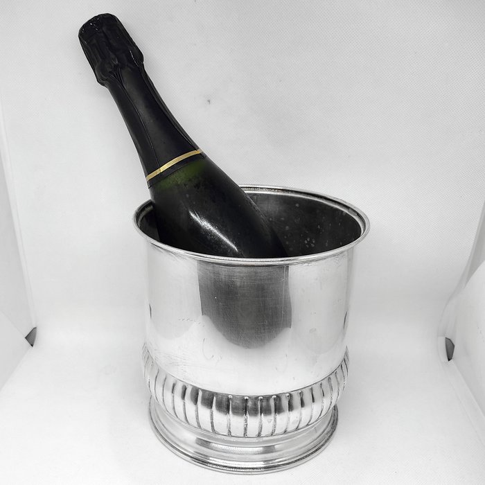 Wine cooler, Wonderful Wine Cooler / Champagne Cooler - .800 silver - Italy - Mid 20th century