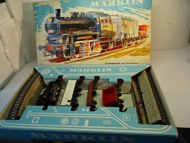 Märklin H0 - Train set - with BR89 steam locomotive, 3 freight cars and M-rails - DB