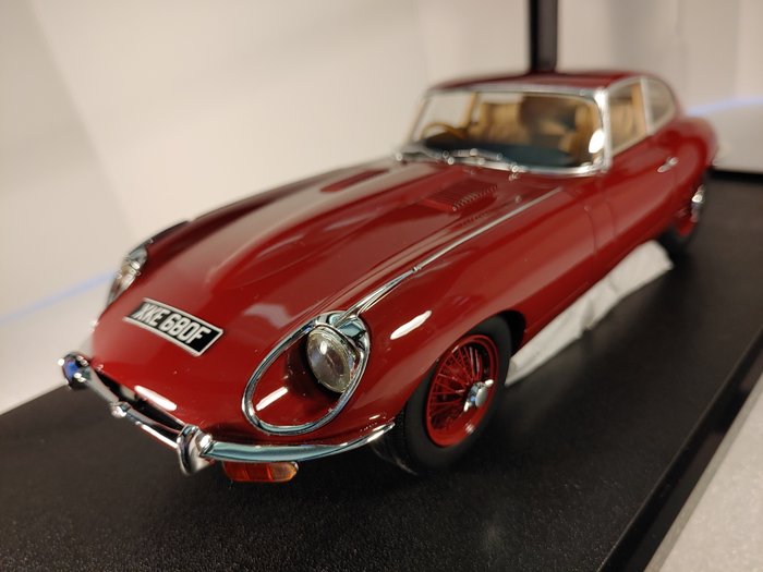 Cult Scale Models - 1:18 - Jaguar E-Type Coupe Series 2 Red 1968