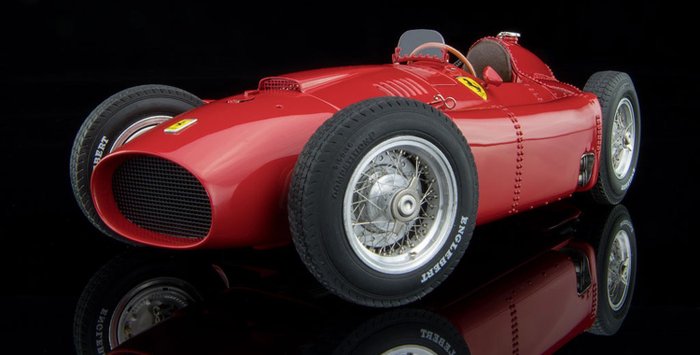 CMC - 1:18 - Ferrari D50 - 1956 - Rood - Limited edition