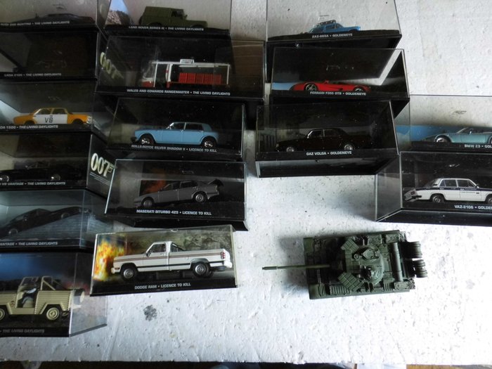 James Bond 007 - 1:43 - 17 x De Agostini - The living daylights / License to kill / GoldenEye - special model - complete Collection