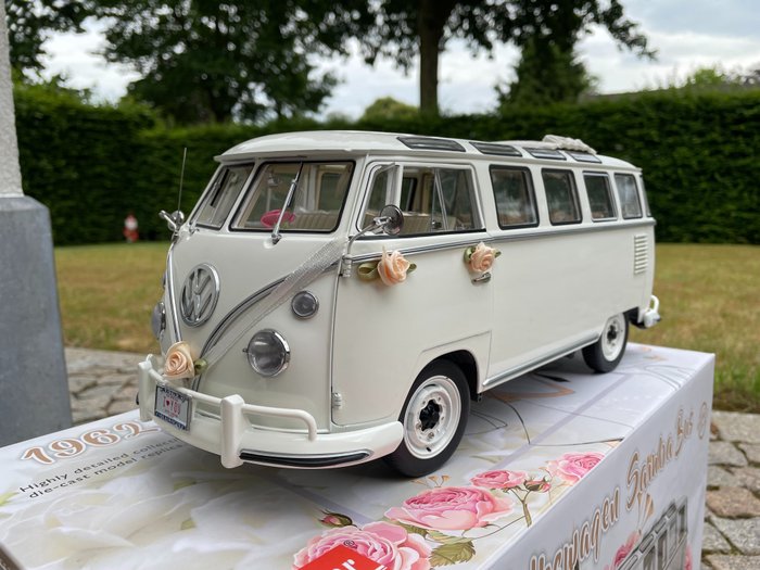 Preview of the first image of Sunstar - 1:12 - Volkswagen T1 Samba 1962 Wedding Version - Limited Edition 888 pieces.