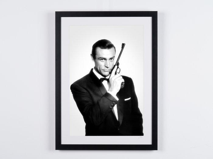 James Bond 007: Dr. No, Sean Connery as 007 - Fine Art Photography - Luxury Wooden Framed 70X50 cm - Limited Edition Nr 08 of 50 - Serial ID 15936 -  Original Certificate (COA), Hologram Logo Editor and QR Code