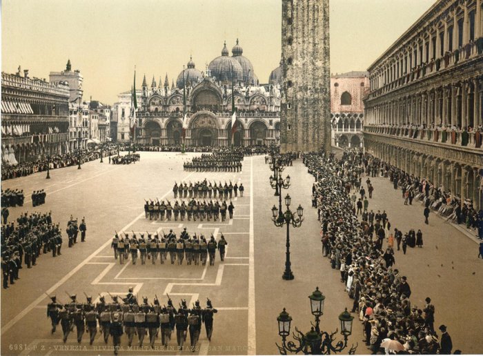 Anonyme - 1897 - Venezia. Rivista Militare in Piazza San Marco.