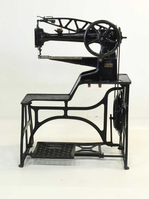 AdlerAdler 30-1 - Sewing machine, treadle sewing machine - Cast iron