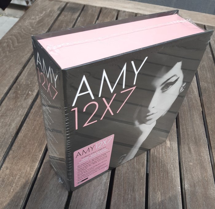 Amy Winehouse - 12 X 7 Limited Edition 7" Vinyl Box Set - 45 rpm Single, Coffret - Premier pressage - 2020/2020
