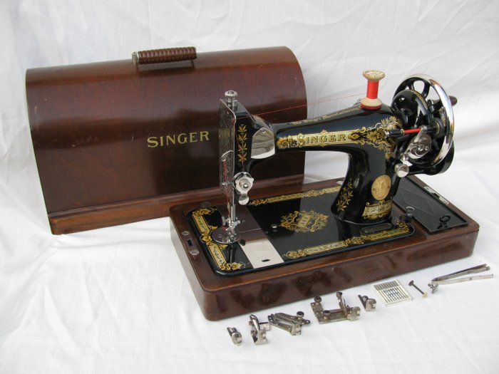 Singer 26K - 帶木蓋的縫紉機，1930 年 - 鐵（鑄／鍛）