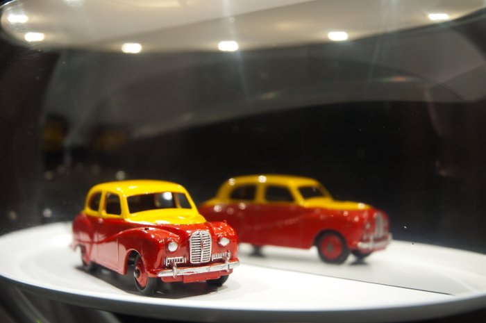 Expositie - vitrine display voor modelauto's