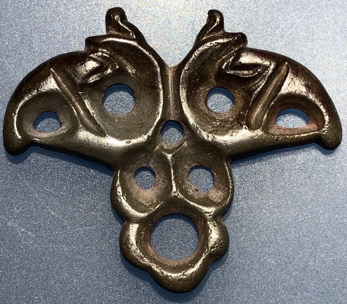 Viking Era Bronze Exclusive Zoomorphic Openwork Amulet - Catawiki