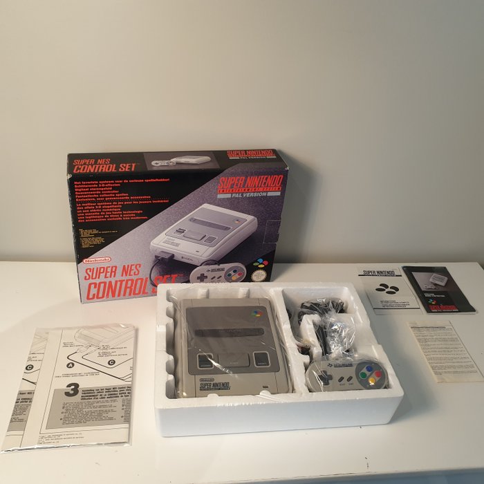 Nintendo - Snes Super Rare SMALL Box Grey 1st Edition FAH +Extremely rare poster- Collectors Dream - Tv-spelkonsol - I originallåda