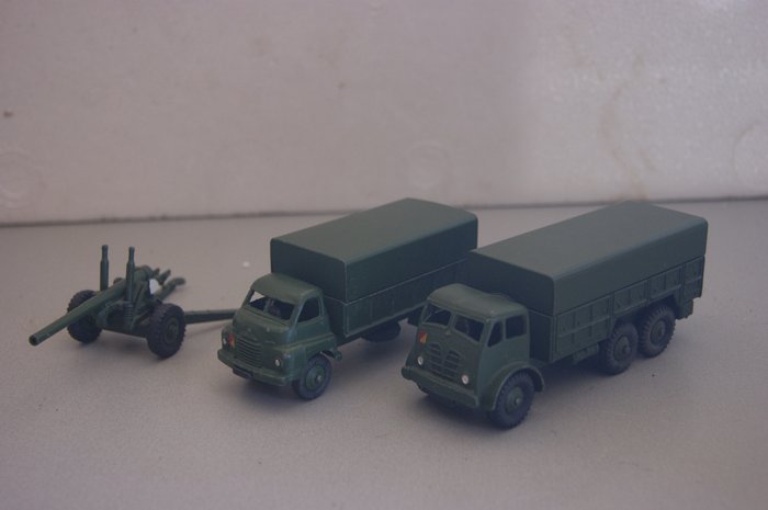 Dinky Toys & Dinky SuperToys - 1:48 - SuperToys First Series British Army "Foden 10-Ton Army Truck"  no.622 - 1955 - British Army "Big Bedford 3 Ton Army Wagon"no.621 - 1954 /British Army"5.5 Medium Gun" no.692 - 1955
