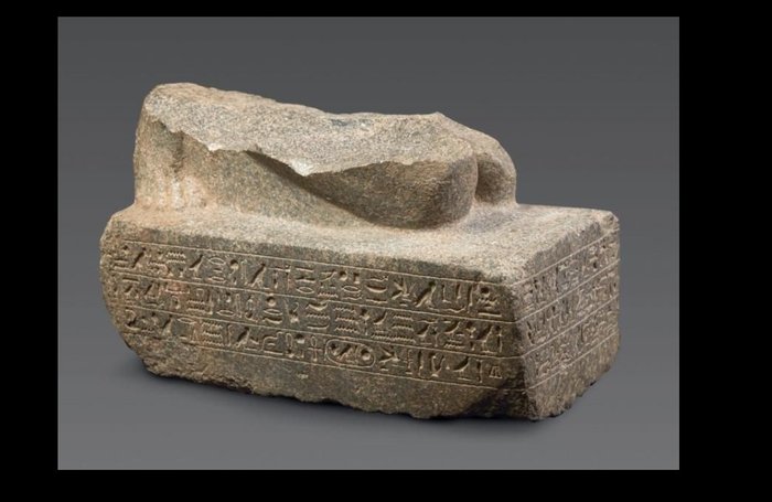 古埃及 花崗岩 Horiraa 大師的重要雕塑基地。第二十六王朝，西元前 664 年至西元前 525 年。 44 公分大。很大。 - 27×27×44 cm