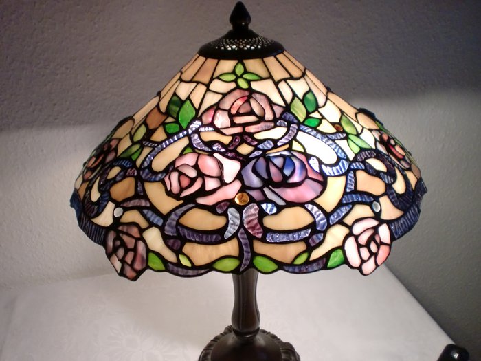 Tiffany Stil - mooie grote tafellamp - hoogte 62 cm (1) - Brons, glas in lood