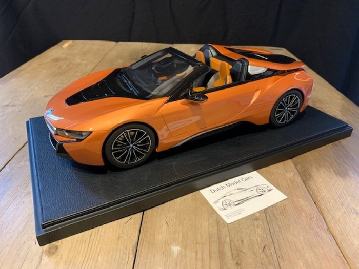 Kyosho - 1:12 - 1:12 BMW i8 Roadster oranjebruin (Kyosho)