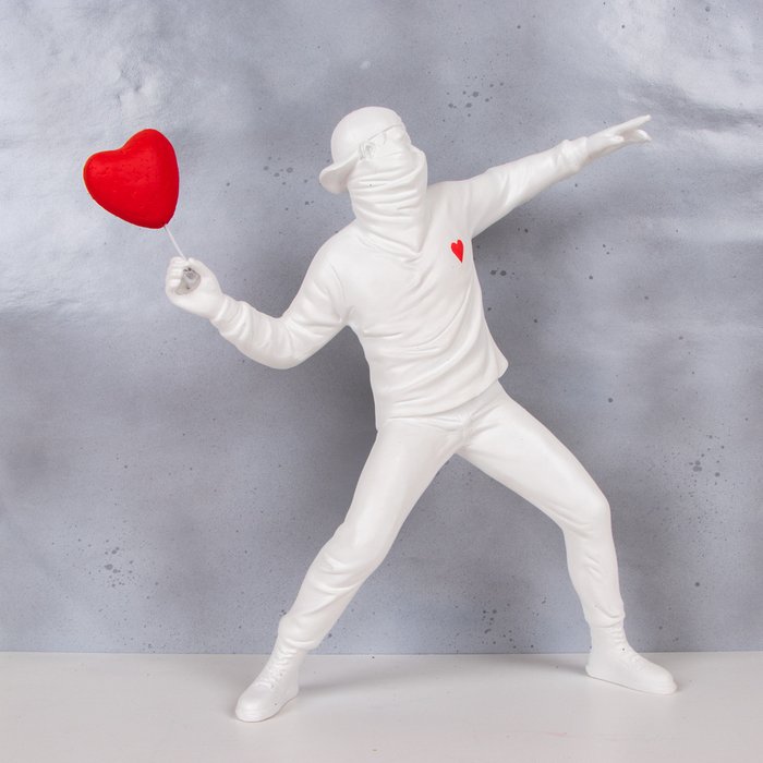 Preview of the first image of Shake (XXI) - Molot'Lov Man (Red Edition).