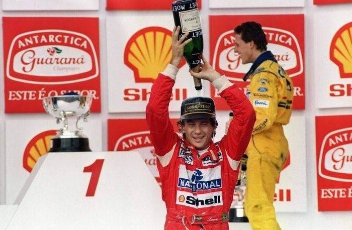 Image 2 of Ayrton Senna Collection - 1:43 - Coche Firmado Ayrton Senna 1988 McLaren World Champion + Inlay Dri
