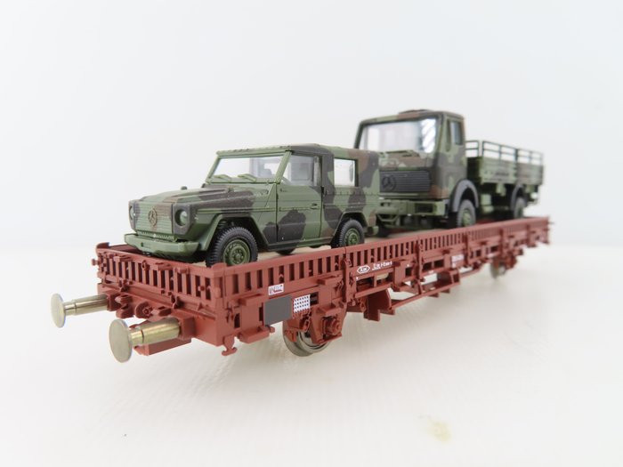 Roco H0 - 855 - Freight carriage - low drill truck with truck and jeep in camouflage colors - DB