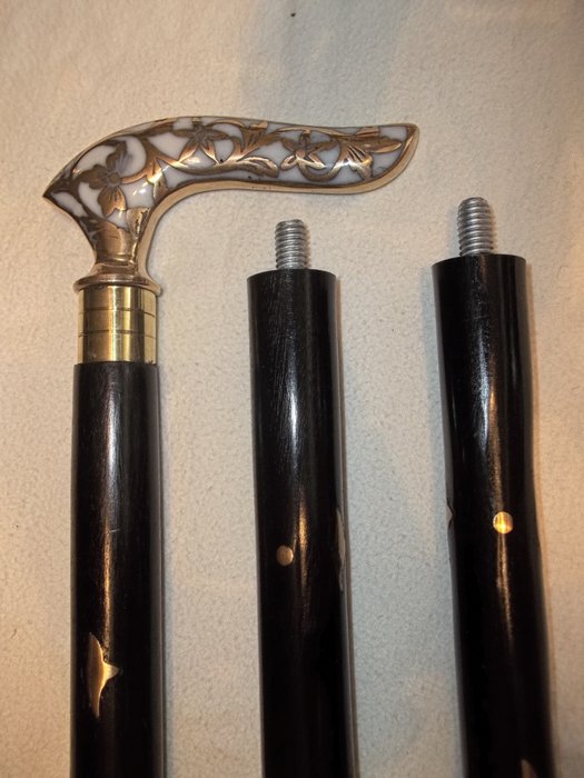 手杖 - 木质手杖，配有非常豪华的黄铜手柄 - 条件非常非常好。