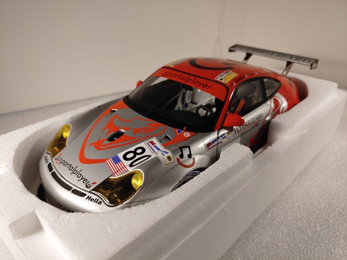 MiniChamps - 1:18 - Porsche 911 GT3 RSR 24h Le Mans 2006 'Flying Lizard Racing' - Seth Neiman / Patrick Long / Johannes van Overbeek