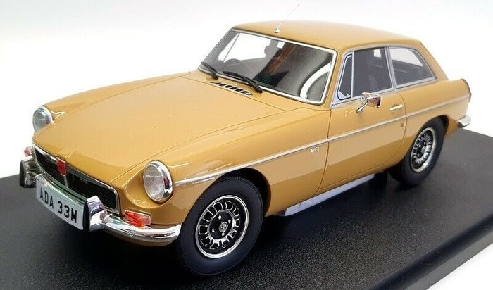 Cult Scale Models - 1:18 - MGB GT V8 - 1973 - Harvest gold / yellow