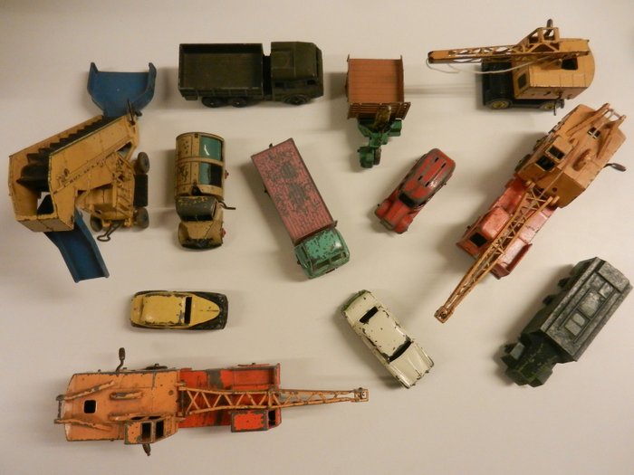 Dinky Toys - 1:43 - 12 x Old Dinky Toys.