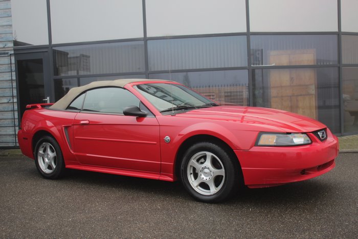 Ford USA - Mustang 3.9 Cabrio - 2004