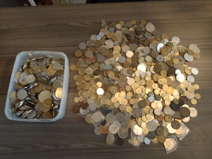 World. lot of 8kg coins