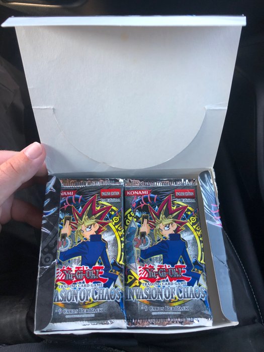 Konami - Yu-Gi-Oh! - Booster Pack 21x 1st edition invasion of chaos boosterpacks + boosterbox - 1996