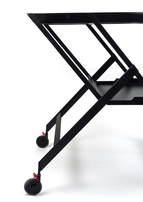 Alessi – Richard Sapper – Trolley – ”Plico” – Staal gekleurd met epoxyhars, zwart. Planken van polyurethaan.