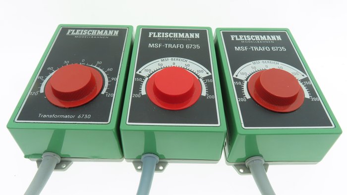 Fleischmann H0 - 6735/6730 - Toebehoren - Drie 7,5 VA sterke rijspanningsregelaar/transformator