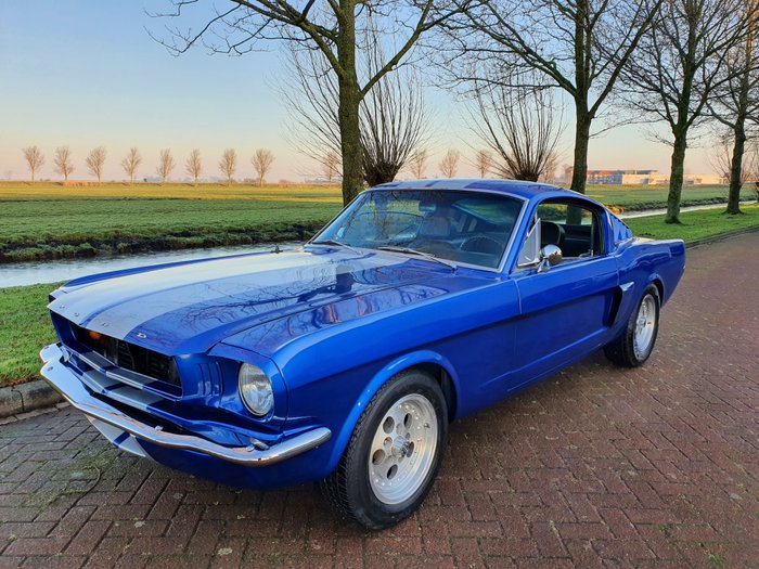 Ford USA - Mustang Fastback V8 5 speed - 1966