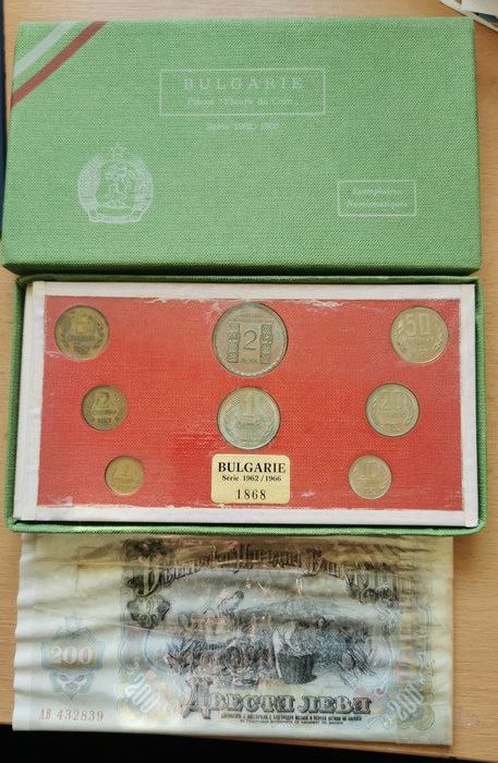 Bulgarien. Set. 1 Stotinki,/50 Stotinki/1 Lew/2 Lew 1962/1966 (Coin Set/Banknotes)