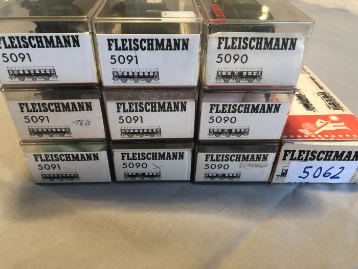 Fleischmann H0 - 5090/5091/5062 - Transport de passagers - 9 pièces de type B(D)3ygeb plus 1 ¨Donnerbüchse¨ - DB