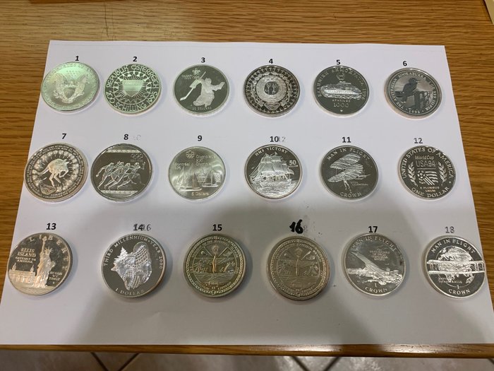 Wereld. Lot of 18 coins of silver - different dates
