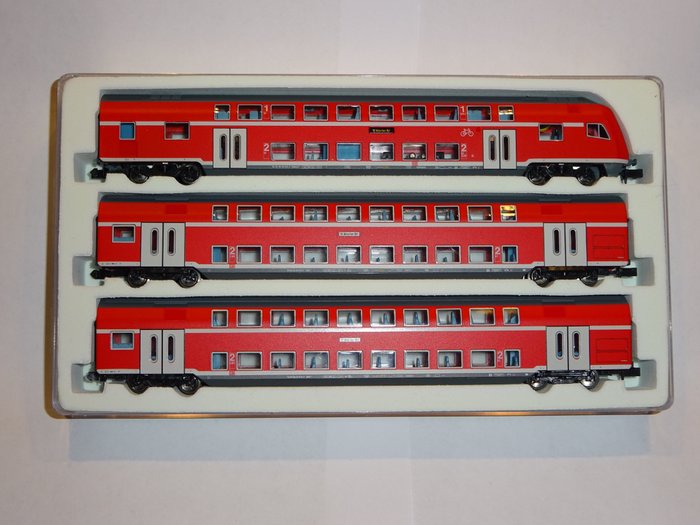 Minitrix N - 15824 - Passenger carriage set - 3-piece set of double-deck carriages minitrix with steering position - DB
