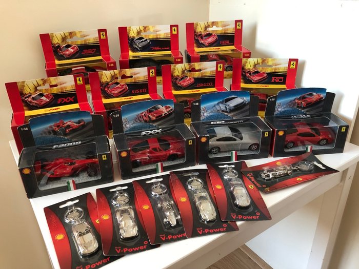 Mattel - 1:38 - 17x Ferrari - Sammlung