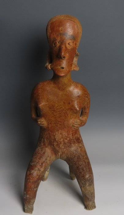 Nayarit, Westküste von Mexiko Terracotta Weibliche Figur. 200 – 600 n. Chr. 56 cm H. TL-Test. Mit spanischer Exportlizenz.