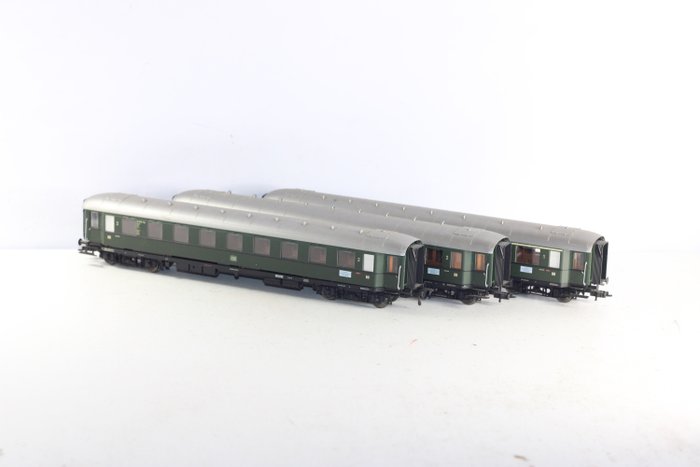 Fleischmann H0 - 5632/5635 - Transport de passagers - 3 voitures 1ère/2ème classe, 2ème classe - DB