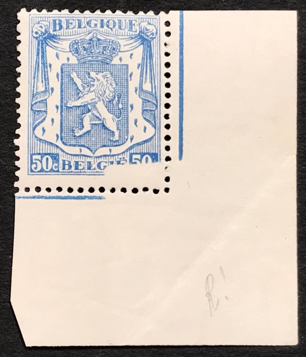 Belgien 1935 - State coat of arms - 50c Blue - Misprint - Part of the stamp is missing due to an accordion fold - OBP 426-Cu