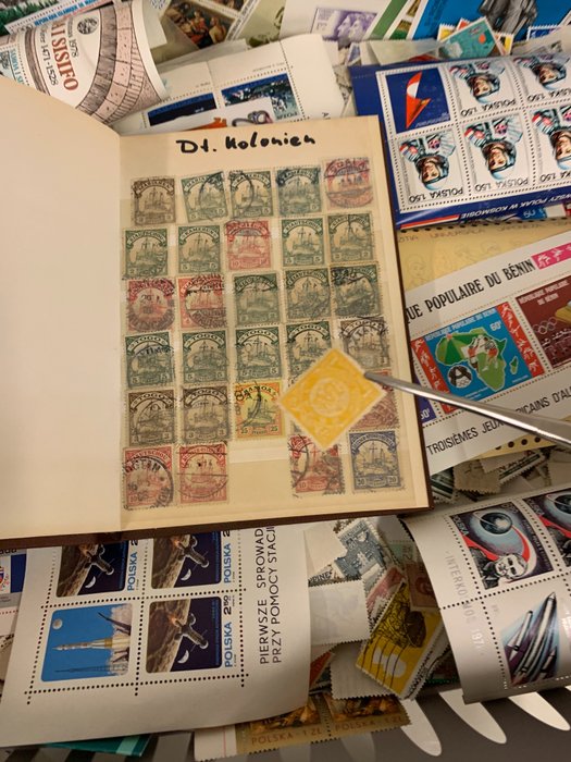 Monde - 10-kg surprise box, including albums with German Reich and classical and MNH blocks