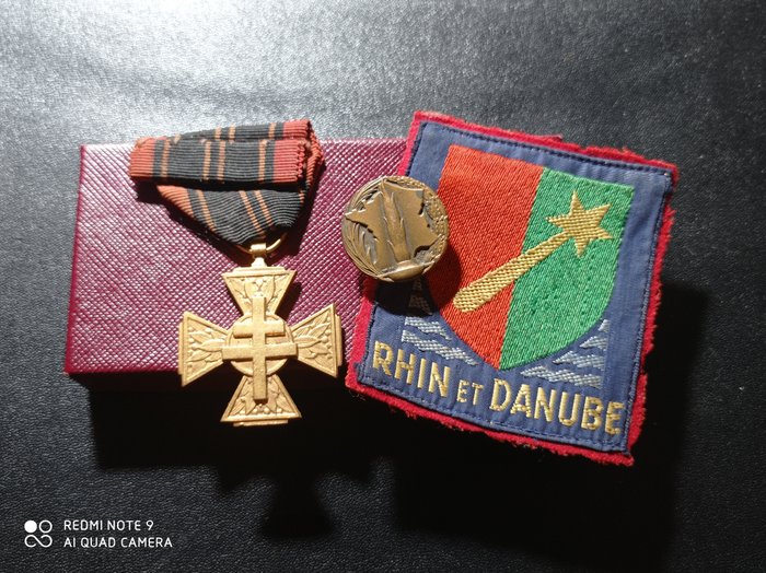 Francia - Esercito/fanteria - Lotto decorazioni guerra 39/45 Resistenza + distintivo Elite (H18Ja) - 1945