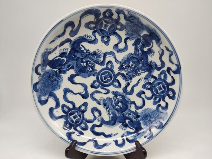 Piatto - Blu e bianco - Porcellana - Cane di Foo - Cina - Dinastia Qing (1644-1911)