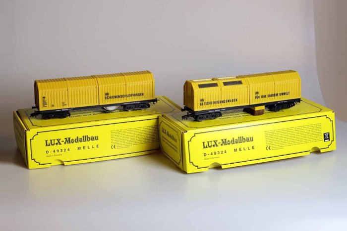 Lux Modellbau H0 - 8825/9025 - Freight carriage - rail/catenary cleaner and vacuum cleaner - DB