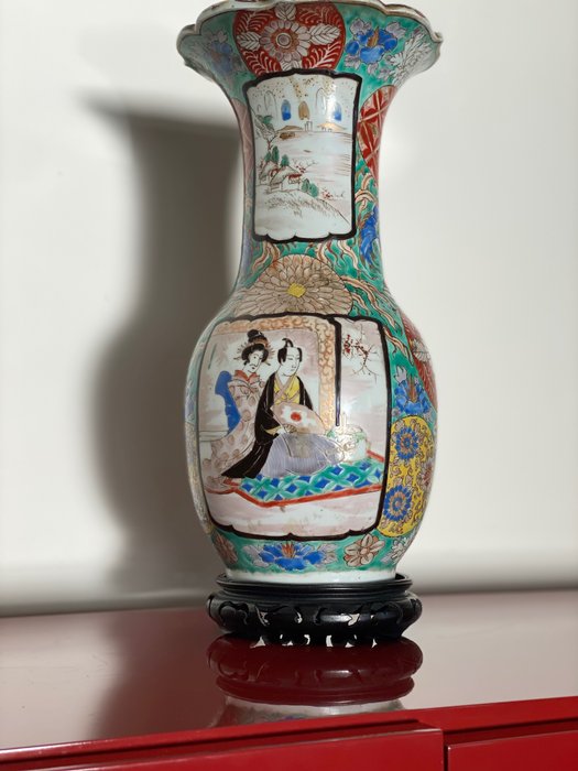 花瓶 - 瓷, 陶瓷 - Marked 'Hichōzan Shinpo sei' 肥碟山信甫製 - 日本 - Meiji period (1868-1912)