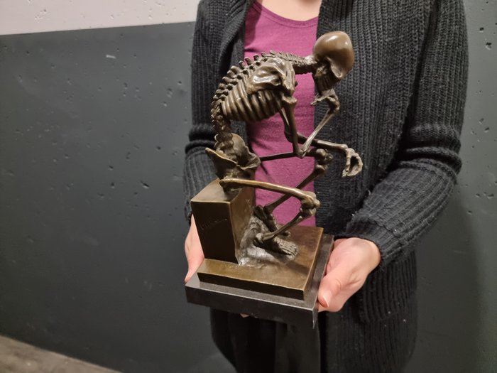 Staty, Large Bronze Skeleton Thinker - 25 cm - Brons, Marmor - 2024