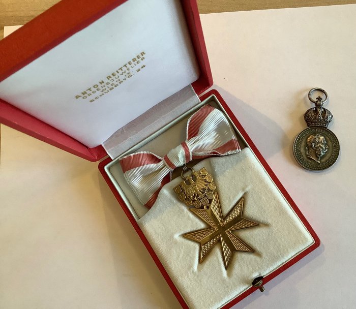 Austria - Riconoscimento, 2 Ordini al Merito in Oro della Repubblica d'Austria e Signum Laudis in argento