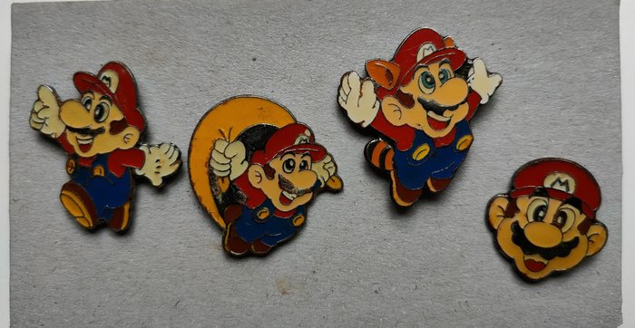 4 Nintendo - Pins - Senza scatola originale