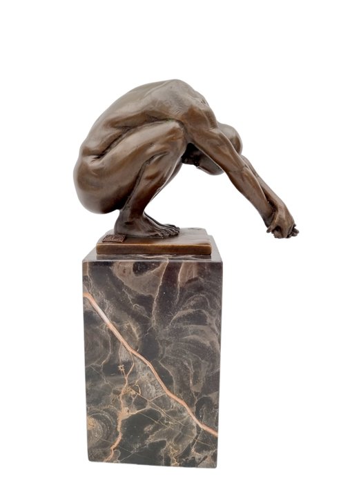 小塑像 - Gespierde duiker - 大理石, 青銅色