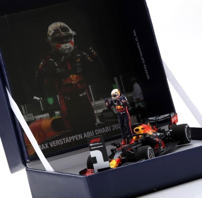 Spark - 1:18 - Max Verstappen Abu Dhabi winner Red Bull RB16 - Red Bull Racing Limited edition of 400 pieces