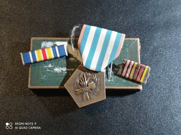 Francia - Ejército/Infantería - Medalla Deportados 39/45 + Insignia Elite ww2 (TIR2)